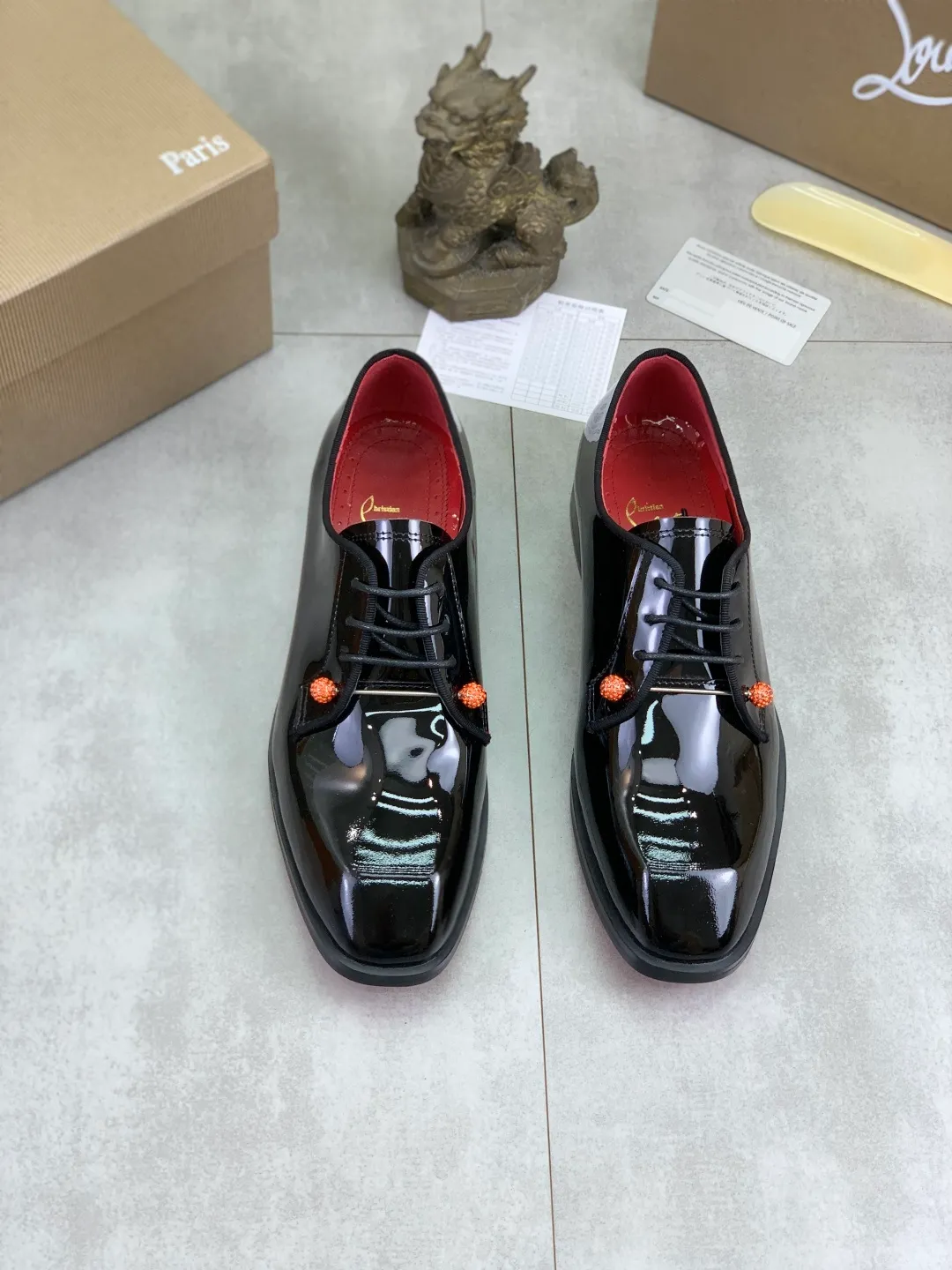Men's shoes 💰P760 new style 💰high version 🇮🇹 CL red bottom series top purchasing original order series🔍🔍/🇮🇹Italian imported cowhide, imported genuine leather lining💪💪, completely 1⃣️ vs 1⃣️🇮🇹💪💪, ⚠Sole: The original sole provided by the original factory, the exclusive movable molded sole is super comfortable, ⚠Original factory follow-up goods, 🔍🔍high quality, you can come in and out at will, welcome to compare ⚠Size: 38-44 (45 46 can be customized)